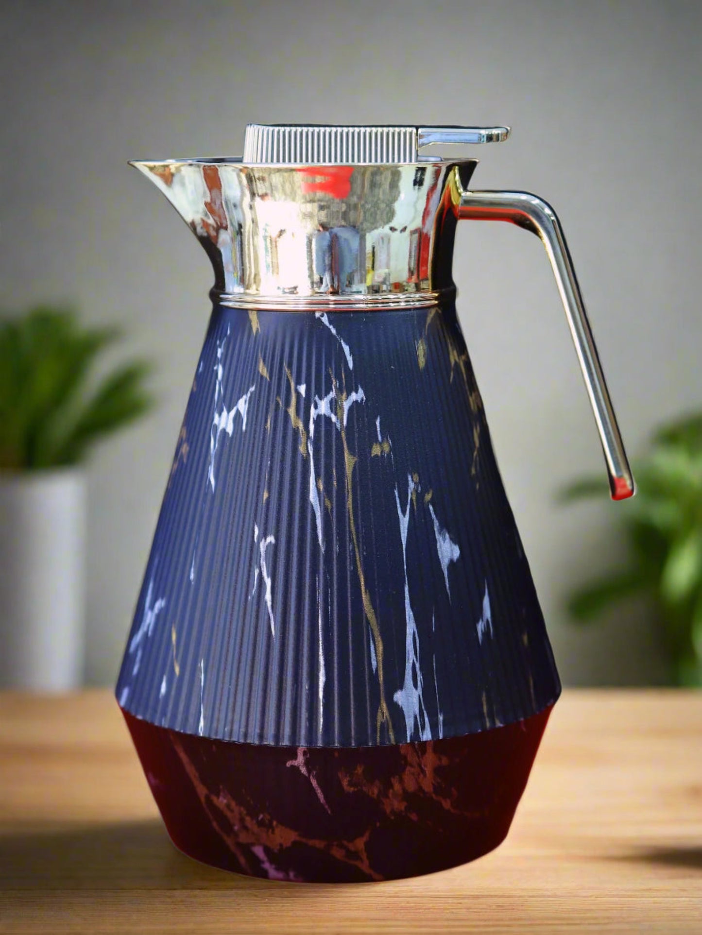 Vacuum Jug Flask black& Golden